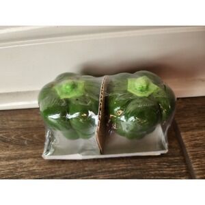 Green Bell Pepper Salt and Pepper Shaker Set Ceramic Vegetable Decor NEW Vintage